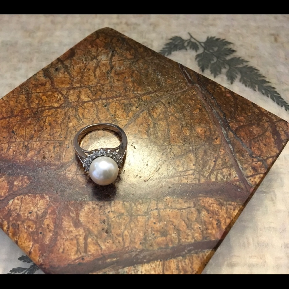 Pretty fashion pearl ring